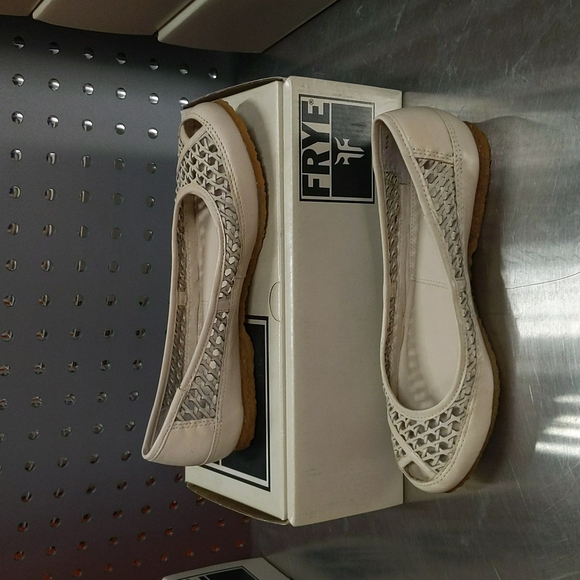 Frye - Emma Woven Peep Toe (off white) - Picture 3 of 5